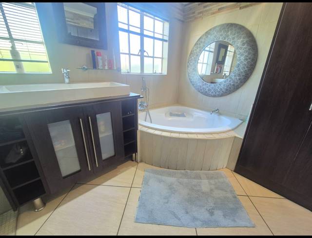 3 BEDROOM TOWNHOUSE FOR SALE IN VANDERBIJLPARK SW 5